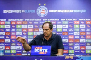 Diretor do Palmeiras se irrita e detona Rogério Ceni