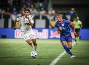 Santos vira sobre Bragantino, mas cede empate