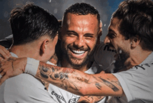 Ídolo do Santos quer ensinar Guilherme a cobrar falta