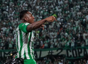 Morelos quer ficar no Atlético Nacional e Santos busca acordo
