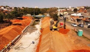Canalização do Ribeirão Jacuba: obra onde será futuro Parque Socioambiental