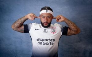 Corinthians elabora planejamento para ter Memphis a disposição