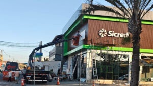 Prefeito Zezé comemora instalação recorde do Banco Sicredi em Hortolândia