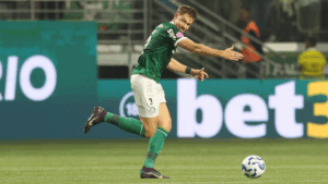 Bruno Fuchs marca primeiro gol pelo Palmeiras e fala sobre futuro incerto