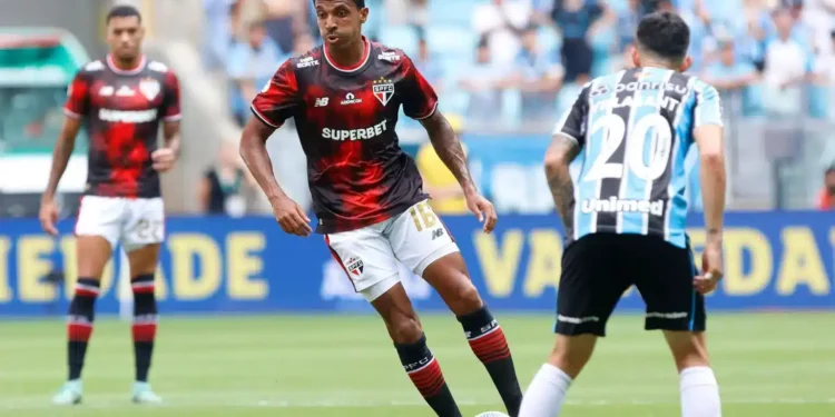 Luiz Gustavo mira retomada no São Paulo e pode ganhar chance contra o Grêmio