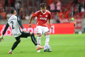 Corinthians sofre empate gol de empate no apagar das luzes contra o Internacional