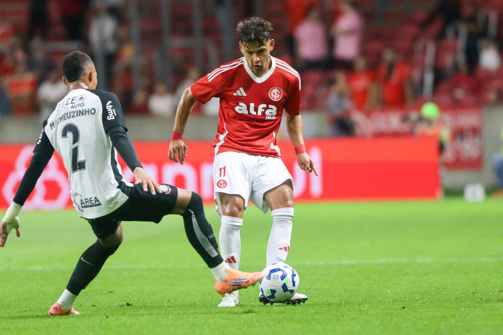 Corinthians sofre empate gol de empate no apagar das luzes contra o Internacional