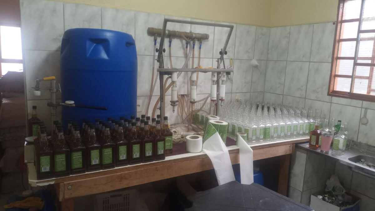 Bebidas adulteradas Polícia Militar descobre fábrica clandestina em Hortolândia