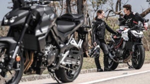 CB750 Hornet 2026 chega ao Brasil com motor de 755 cc e tecnologia avançada