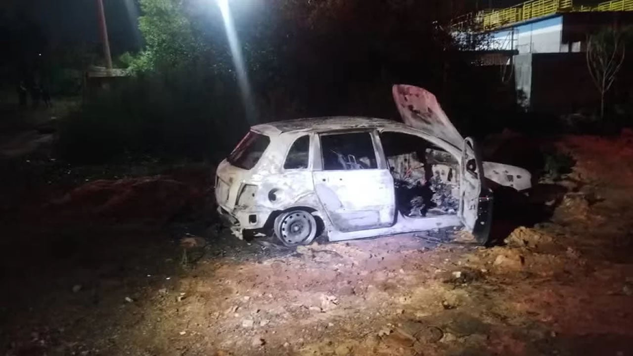 Corpo carbonizado em carro de moradora de Hortolândia é encontrado em Sumaré - Foto: Corpo de Bombeiros