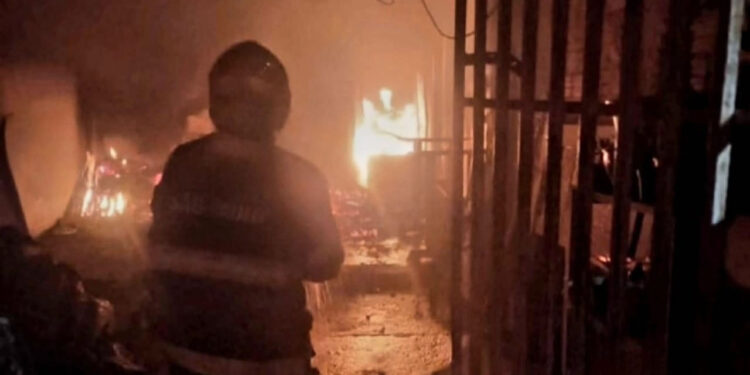 Homem morre carbonizado em residência no Jardim Amanda