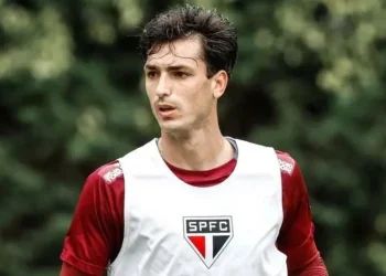 Com lesão e contrato perto do fim, Dinenno vive reta final no São Paulo