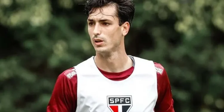 Com lesão e contrato perto do fim, Dinenno vive reta final no São Paulo