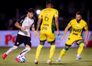 Corinthians enfrenta Mirassol para espantar sequência que relembra o rebaixamento