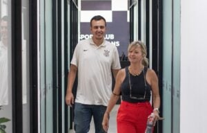 Treinador do Corinthians brinca com Vasco da Gama