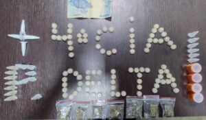 Dois são presos por tráfico de drogas em bar no Jardim Amanda