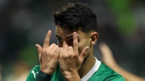 Flaco López pode voltar a tempo de jogar clássico