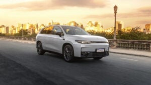 Leapmotor confirma chegada ao Brasil em novembro com tecnologia Ultra-Híbrida e apoio da Stellantis