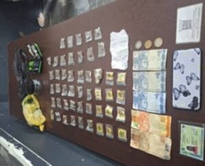 Polícia apreende drogas e prende adolescente no Jd. Monte Sinai