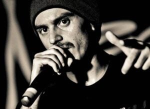 Lenda do rap nacional, Eduardo Taddeo, se apresenta hoje (7) em Hortolândia