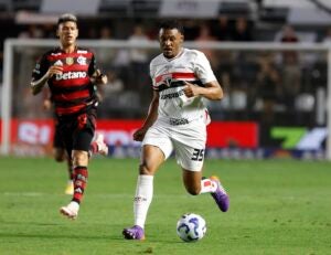Empate amargo: São Paulo e Flamengo tropeçam e saem sem grandes ganhos na Vila Belmiro