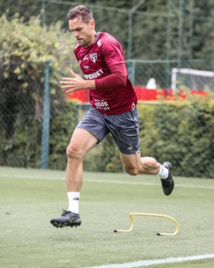 Com Tolói em transição, São Paulo finaliza semana de treinos para encarar o Flu