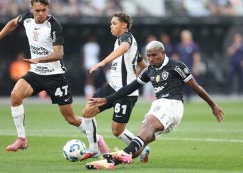 Corinthians leva virada, mas busca empate contra o Botafogo