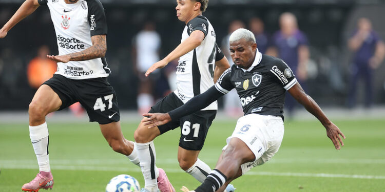 Corinthians leva virada, mas busca empate contra o Botafogo