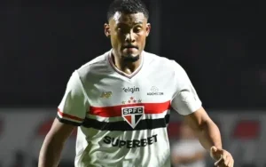 De reserva a protagonista: Sabino conquista confiança de Crespo e da torcida tricolor