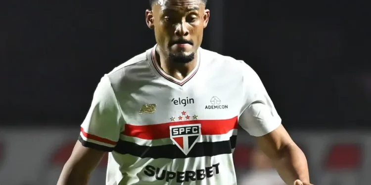 De reserva a protagonista: Sabino conquista confiança de Crespo e da torcida tricolor