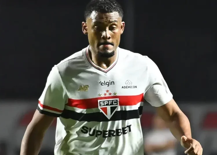 De reserva a protagonista: Sabino conquista confiança de Crespo e da torcida tricolor