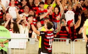 Santos tenta reagir, mas perde para o Flamengo e segue no Z4