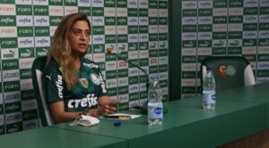 Leila Pereira aluga avião para outro clube