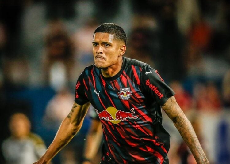 São Paulo perde posição com vitória do Bragantino