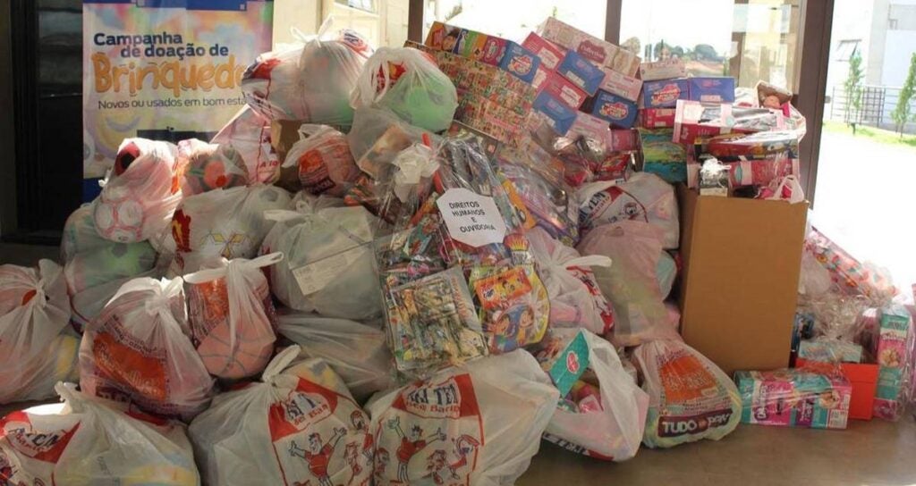 arrecadação de brinquedos