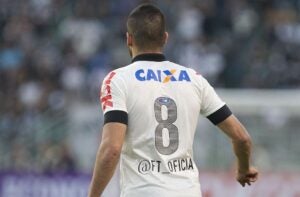 Renato Augusto revela conversas com Filipe Luis e convite