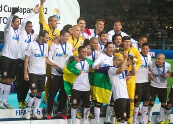 Ex-Corinthians tira sarro do Palmeiras nas redes