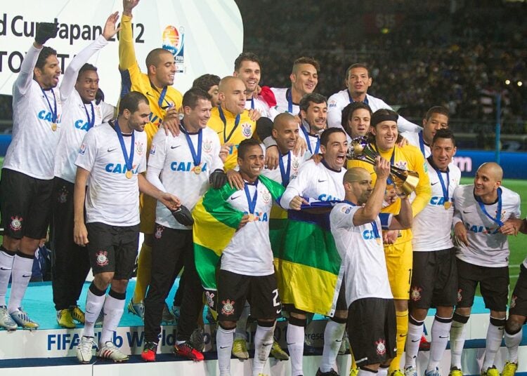 Ex-Corinthians tira sarro do Palmeiras nas redes