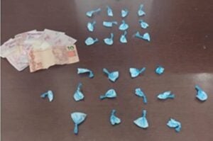 Polícia prende homem por tráfico de drogas no Jardim Campos Verdes