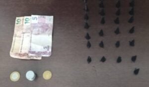 Suspeito é preso com cocaína durante patrulhamento no bairro Vila Real