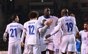 França e Inglaterra encerram eliminatórias 100%