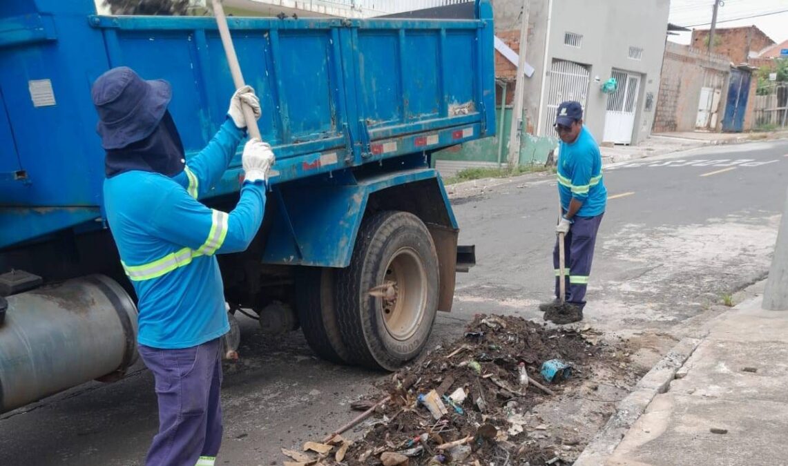 mutirão de limpeza de bueiros