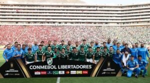 Delegação do Palmeiras volta em silêncio e esperando protestos