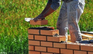 Emprego: 05 vagas de Pedreiro e 05 vagas de Servente