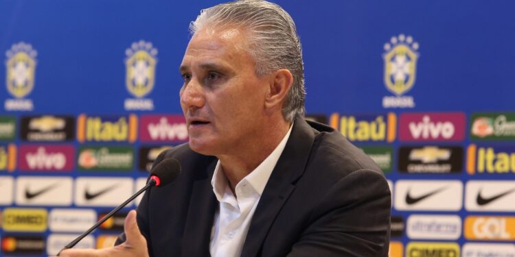 Treinador Tite em coletiva de imprensa.
