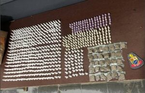 Dois presos por tráfico de drogas no Jardim Boa Esperança