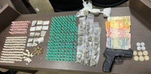 Homem é preso por tráfico de drogas no Jardim Santa Fé