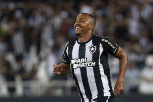 Palmeiras vê Marlon Freitas abrir mão de dinheiro para fechar