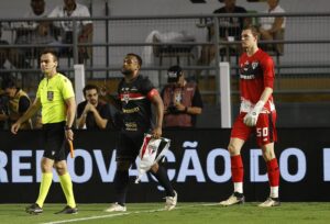 São Paulo surpreende e escala Luan após 5 meses