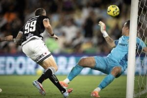 Vasco vira e sai na frente na semi da Copa do Brasil